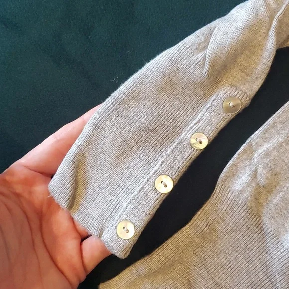 Kenneth Cole v-neck sweater - Picture 3 of 3